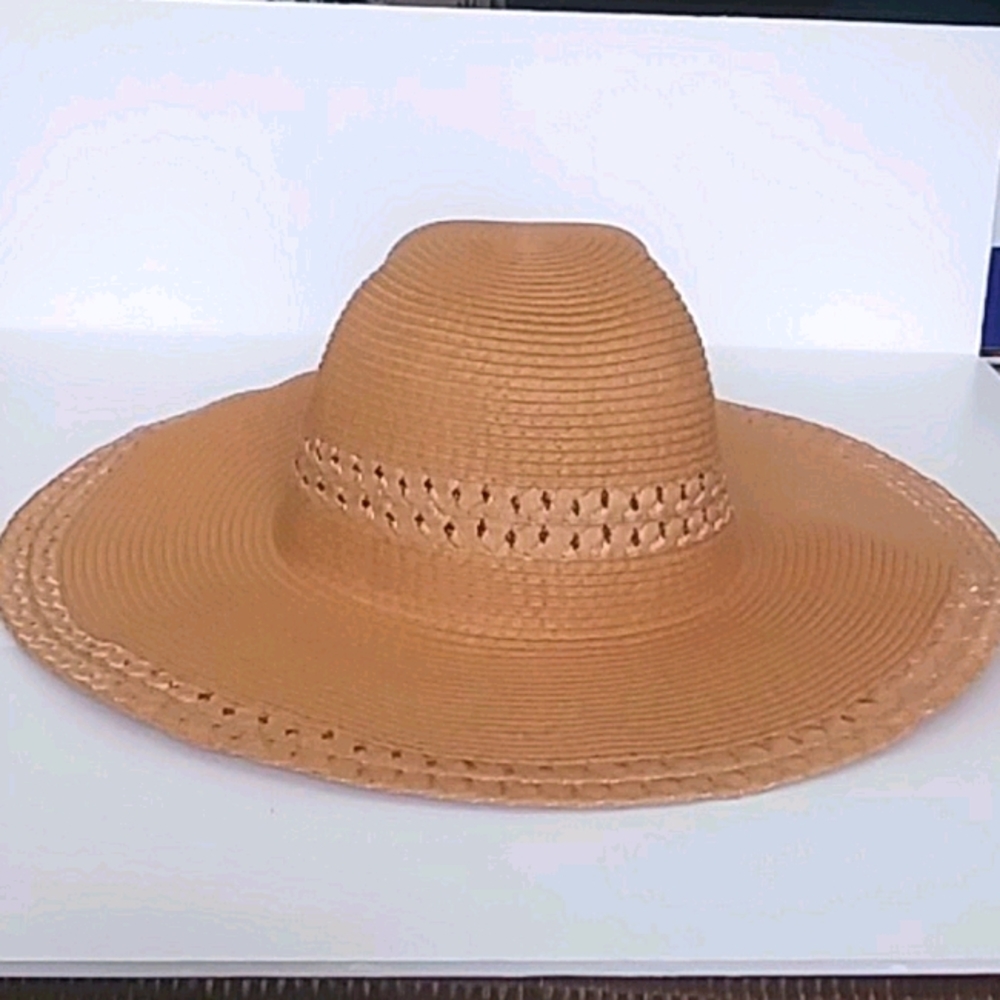 Floppy Round Straw Sun Hat - Picture 2 of 8